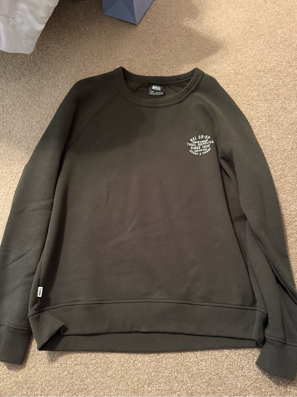 REI Men's Crewneck Sweatshirt in Olive NWOT